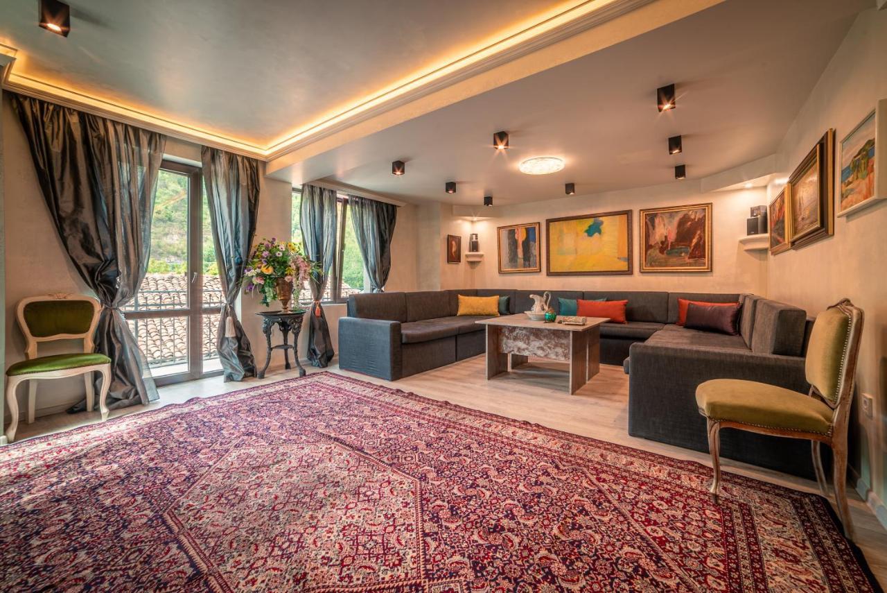 The Gallery Guest House - Garden And Garage Veliko Tárnovo Exterior foto